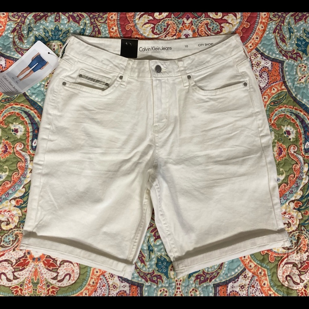 New! Woman’s Calvin Klein city shorts size 10